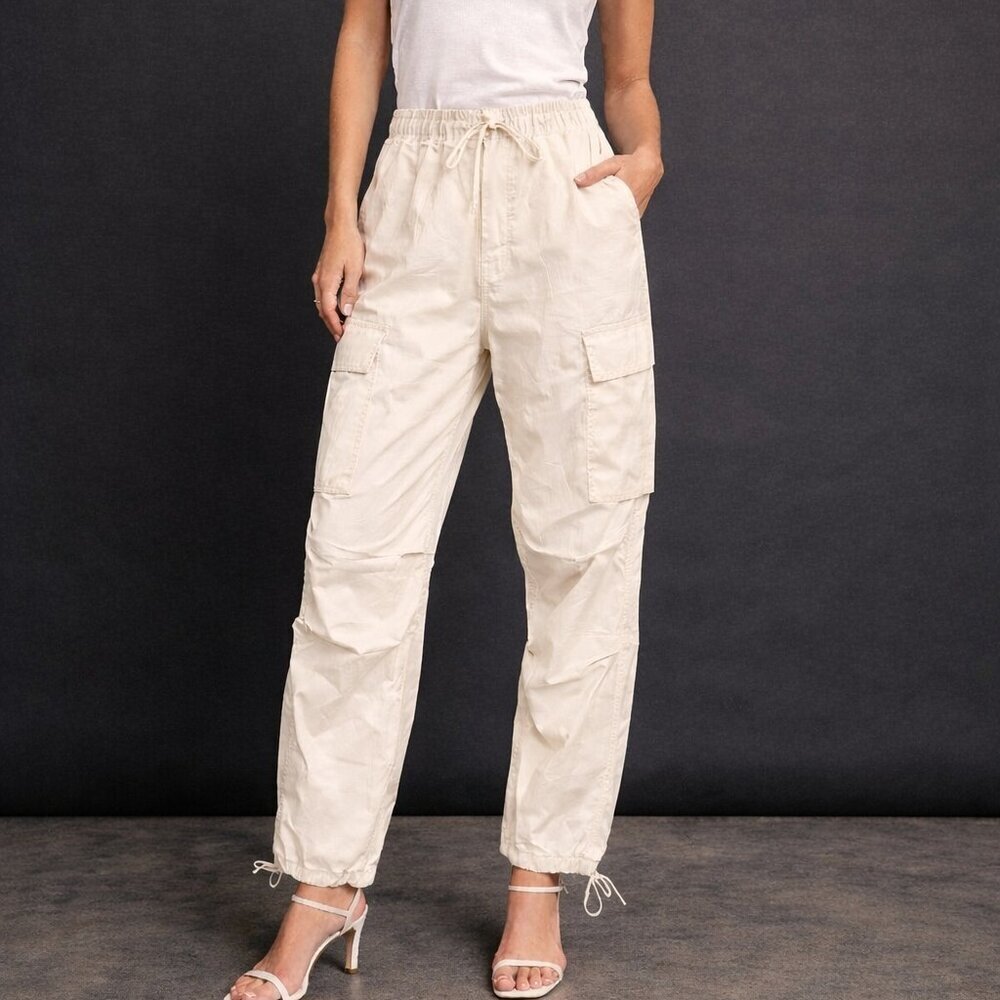 NWT, Refuge size XS Cream Cargo Utility Parachute Straight leg Pants drawstring
